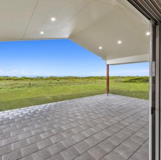 Luxurious Home on the Beachside - 4