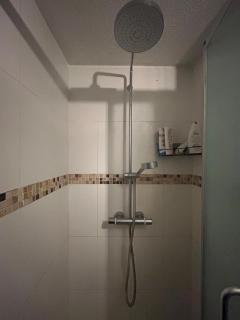 Lovely room with private bathroom in a quiet area - 1