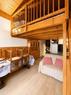 Panoramic view - center and slopes within walking distance - 6 people - 3