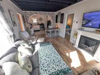 Dogs Stay Free! 3 Bedroom Lakefront House - 8