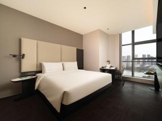 Atour Hotel Wuhan Huanghelou Jiyu Bridge River View - 5