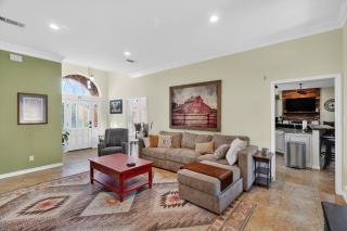Roaring Fireplace Family Basecamp Midland TX home - 4