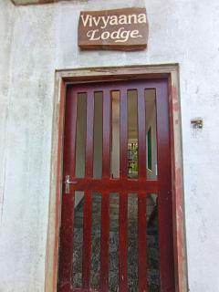 Vivyaana Lodge Budget Rooms - 8