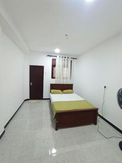 Vivyaana Lodge Budget Rooms - 3