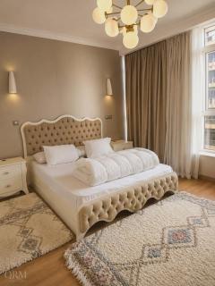 Luxury 3-Bedroom Apartment with Panoramic Nile View in Hilton Tower, Maadi ت - 3