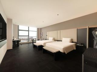 Atour Hotel Wuhan Huanghelou Jiyu Bridge River View - 1