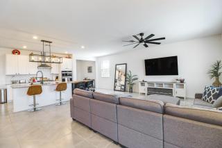 Extended-Stay Tucson Escape w/ Office & EV Charger - 7