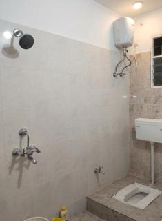Peaceful 2BHK Retreat in Ranchi Fully Equipped Hom - 8