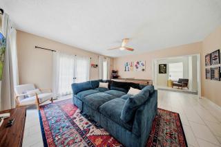 Modern Moroccan Villa w/ Firepit, BBQ + Game Room! - Tampa - 7