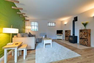 Finest Retreats - Farmhouse Cottage, Nether Burrows - 1