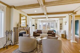 Spacious Proctor Tudor-Sleeps 16-Dog Friendly-Walk - 7