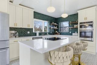 Spacious Proctor Tudor-Sleeps 16-Dog Friendly-Walk - 3