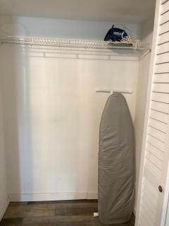 Brookswood Oasis - Guest suite,1 bedroom,1 den & 1 full bathroom - 1