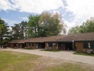 2BR 1BA Cabin #8 at Riverside Point Resort - 2