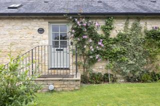 Cosy 2-Bed Cotswold Cottage in Shipton Oliffe - 0