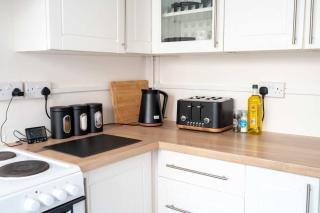 2 Bed Victorian Townhouse with Parking & Courtyard - 1