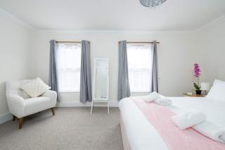 2 Bed Victorian Townhouse with Parking & Courtyard - 4