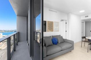 Luxury 1BR plus Den - Rooftop Pool - Close to Everything - 0