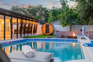 Resort-Style Miami Home Pool Sauna & Jaccuzi - 1
