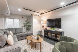 Comfy 4Bed 5Bath Duplex w 2 Car Parking and Roofdeck - 3