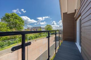 Stunning House • 30-Min to Silverstone • Office • Balcony • Parking • Self-Check-In • Yoko Property - 7