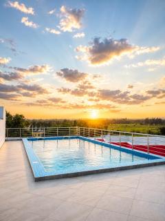 Rooftop pool studio Balcony Fast WIFI Parking 10 min to Beach - 3