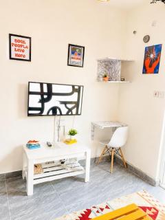 Rooftop pool studio Balcony Fast WIFI Parking 10 min to Beach - 2