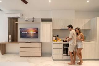 13th floor with views & Pool - 2 minutes to the beach - 6