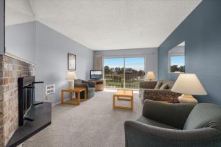 Fireplace Family Suite for 6 with Kitchen - Pool and Hot Tub - 5