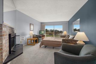 Fireplace Family Suite for 6 with Kitchen - Pool and Hot Tub - 1