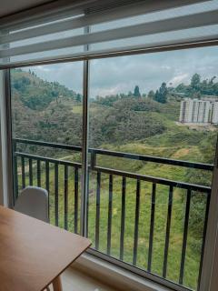 Modern apartment overlooks the mountains - 4