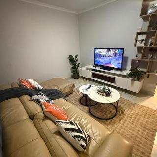 UrbanCharm Bendor Stylish Luxury Near Mall of the North - 8