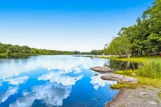Woodland Cabin with Firepit Pools & Lake Beach - 8