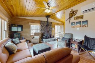 Woodland Cabin with Firepit Pools & Lake Beach - 5