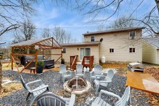 Lakeside Chalet with Hot Tub Fire Pit & Game Room - 6