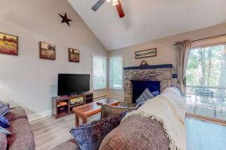 Ski-In Townhouse with Loft Deck & Gas Grill - 9