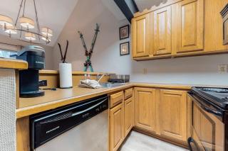 Ski-In Townhouse with Loft Deck & Gas Grill - 3