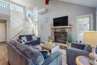 Gorgeous Townhouse with Fireplace Near Camelback - 0