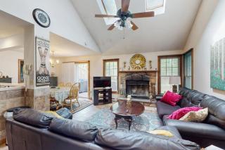 Comfortable home with beautiful mountain views - 8