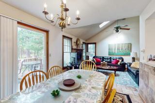 Comfortable home with beautiful mountain views - 3