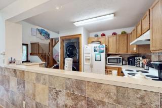 Comfortable home with beautiful mountain views - 2