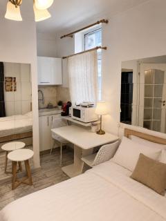 Stylish Studio Near City Center - 2