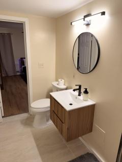 Renovated Apt Modern Kitchen & Bath Mins to NYC - 7