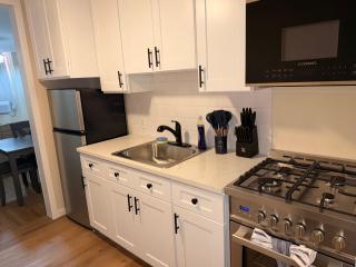 Renovated Apt Modern Kitchen & Bath Mins to NYC - 4