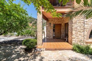 Casa rural en Terra Alta con vistas al Tossal d'Engrilló, cerca de la Vía Verde, espacios exteriores, doble barbacoa, ideal para familias, grupos y mascotas - 2