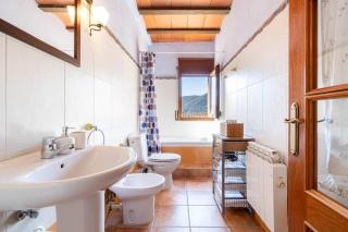 Casa rural en Terra Alta con vistas al Tossal d'Engrilló, cerca de la Vía Verde, espacios exteriores, doble barbacoa, ideal para familias, grupos y mascotas - 1