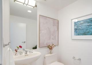 One Bedroom Residence with Panoramic Marina Views - 5