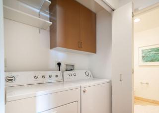 One Bedroom Residence with Panoramic Marina Views - 4