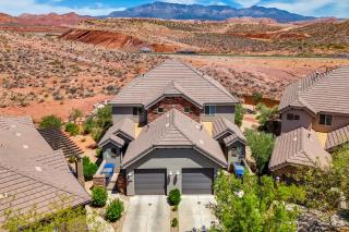 9 Mi to Sand Hollow! Family Duplex w/ Resort Perks - 9