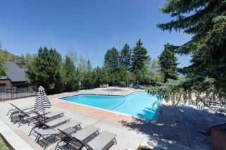Dog-friendly townhome with hot tub tennis & private balcony - 1